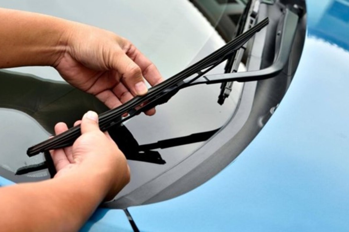 7 Cara Merawat Wiper Mobil Biar Tetap Bersih, Awet, dan Nggak Ngelap Asal