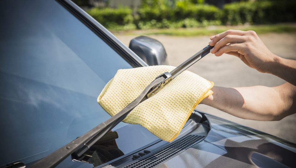 7 Cara Merawat Wiper Mobil Biar Tetap Bersih, Awet, dan Nggak Ngelap Asal - 7 Cara Merawat Wiper Mobil Biar Tetap Bersih, Awet, dan Nggak Ngelap Asal