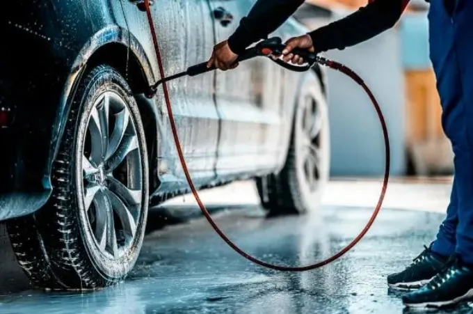5 Trik Cuci Mobil di Rumah Hasil Kinclong Tanpa Biaya Mahal